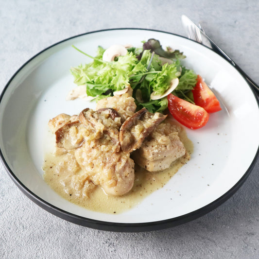 鶏⾁のソテー　ポルチーニの⾖乳クリームソース